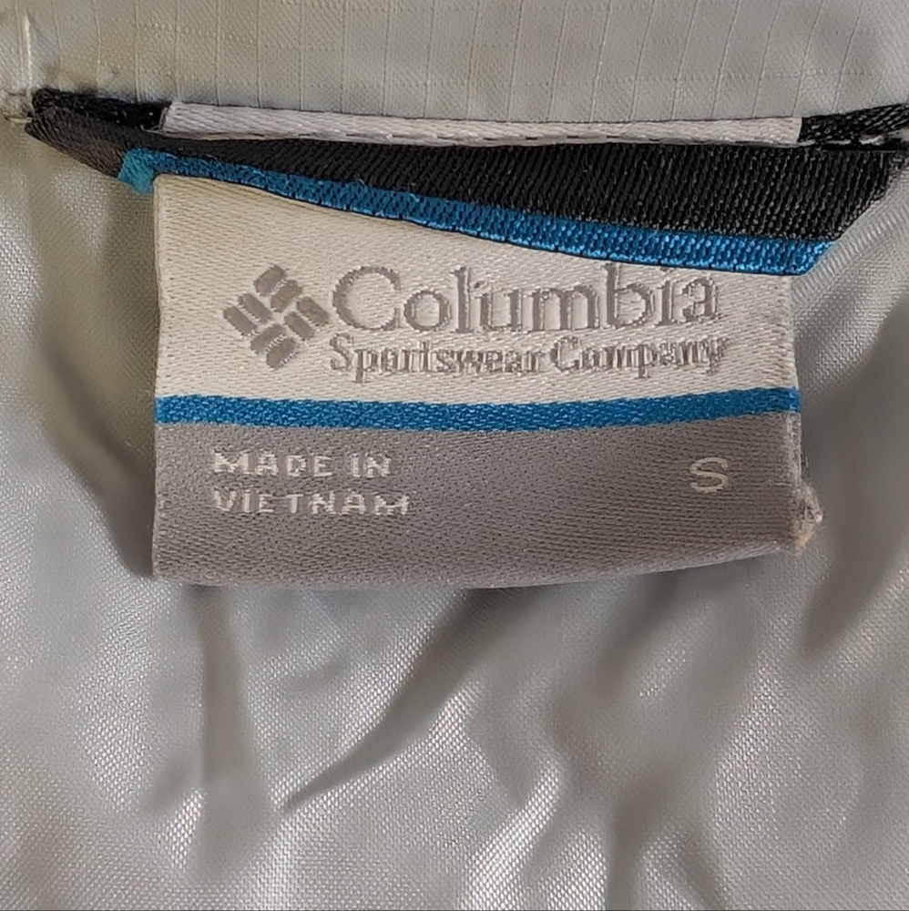 Columbia Women's White and Gray Rain Jacket - Picture 13 of 16